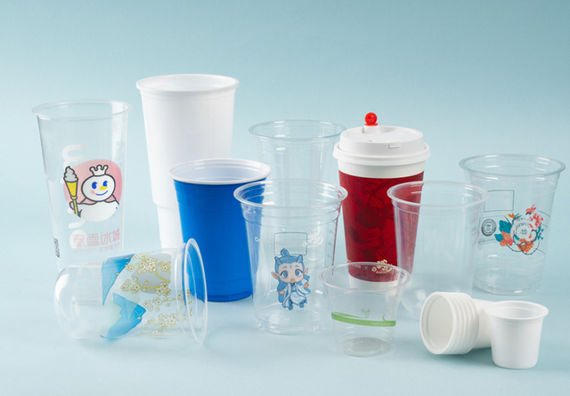 Herstellung von Einweg-Getr&auml;nkebechern