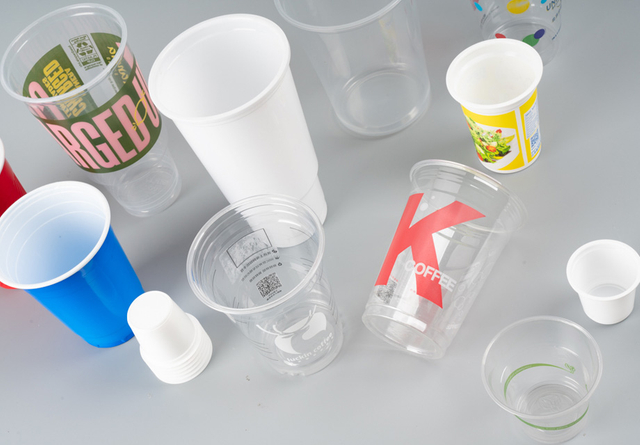 Herstellung kundenspezifischer Markenbecher